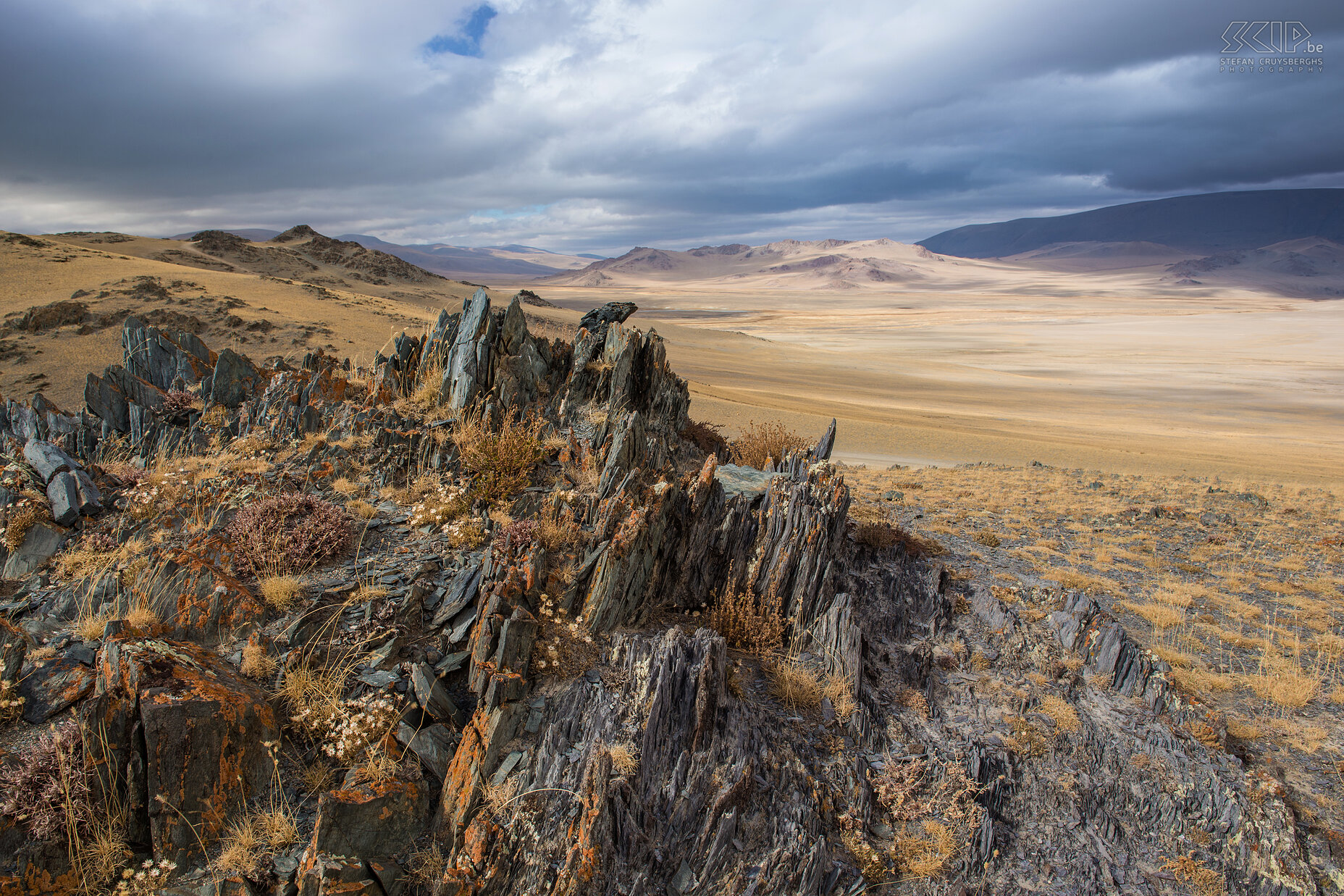 Altai Na een vlucht naar Hovd/Khovd in het westen van Mongolië trokken we een aantal dagen door het prachtige en afgelegen Altai gebergte.  Stefan Cruysberghs